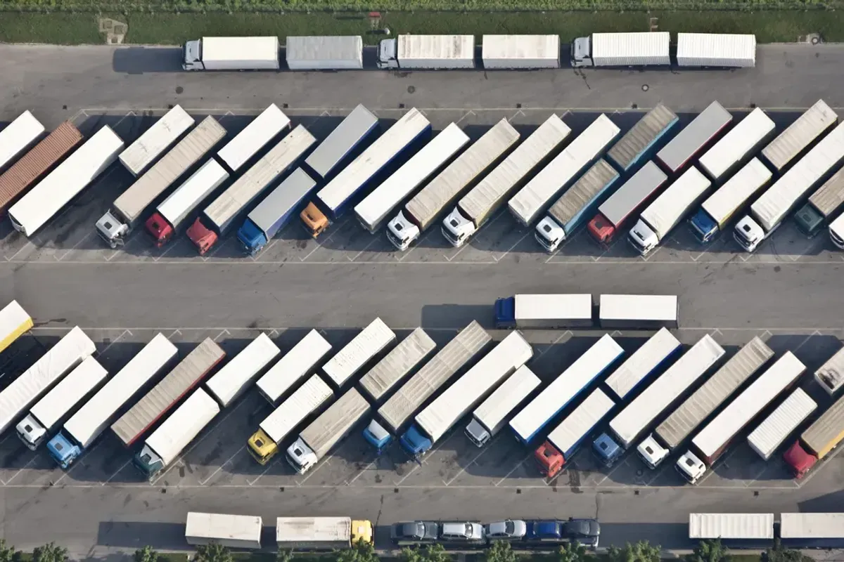 ADR-Lkw auf der Autobahn – Gefahrguttransporte deutschlandweit